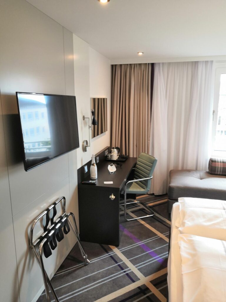 premier-inn-room