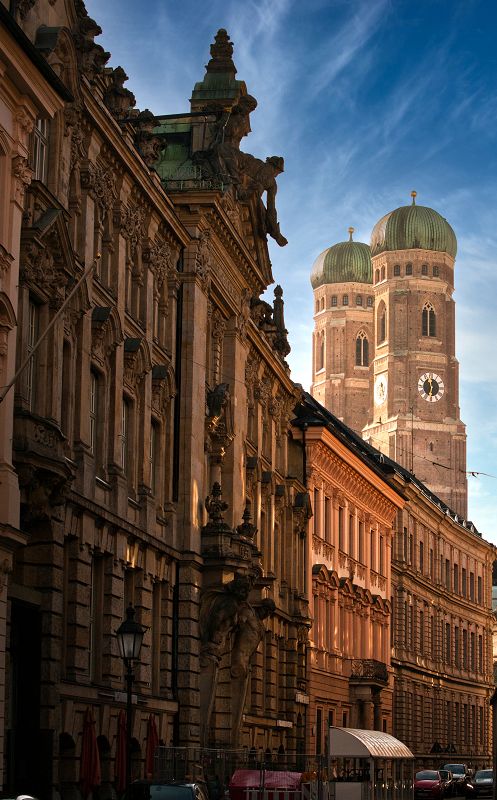 Church of Our Lady behind Munich buildings