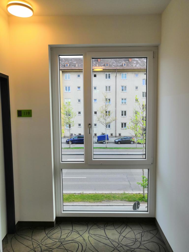 Super 8 Munich-West floor window