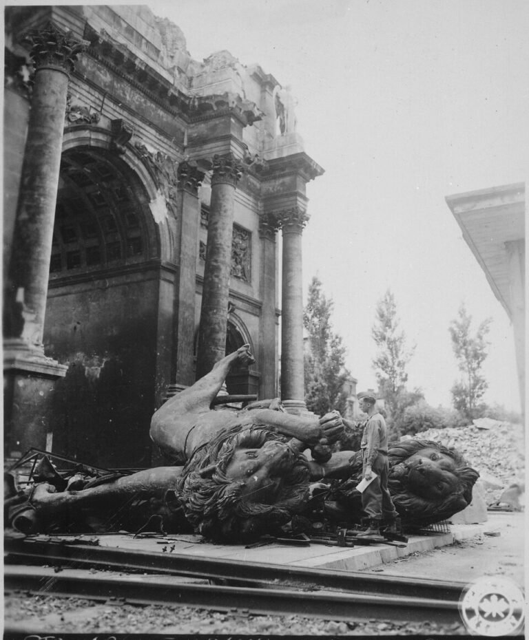 Damaged Siegestor Munich 1945